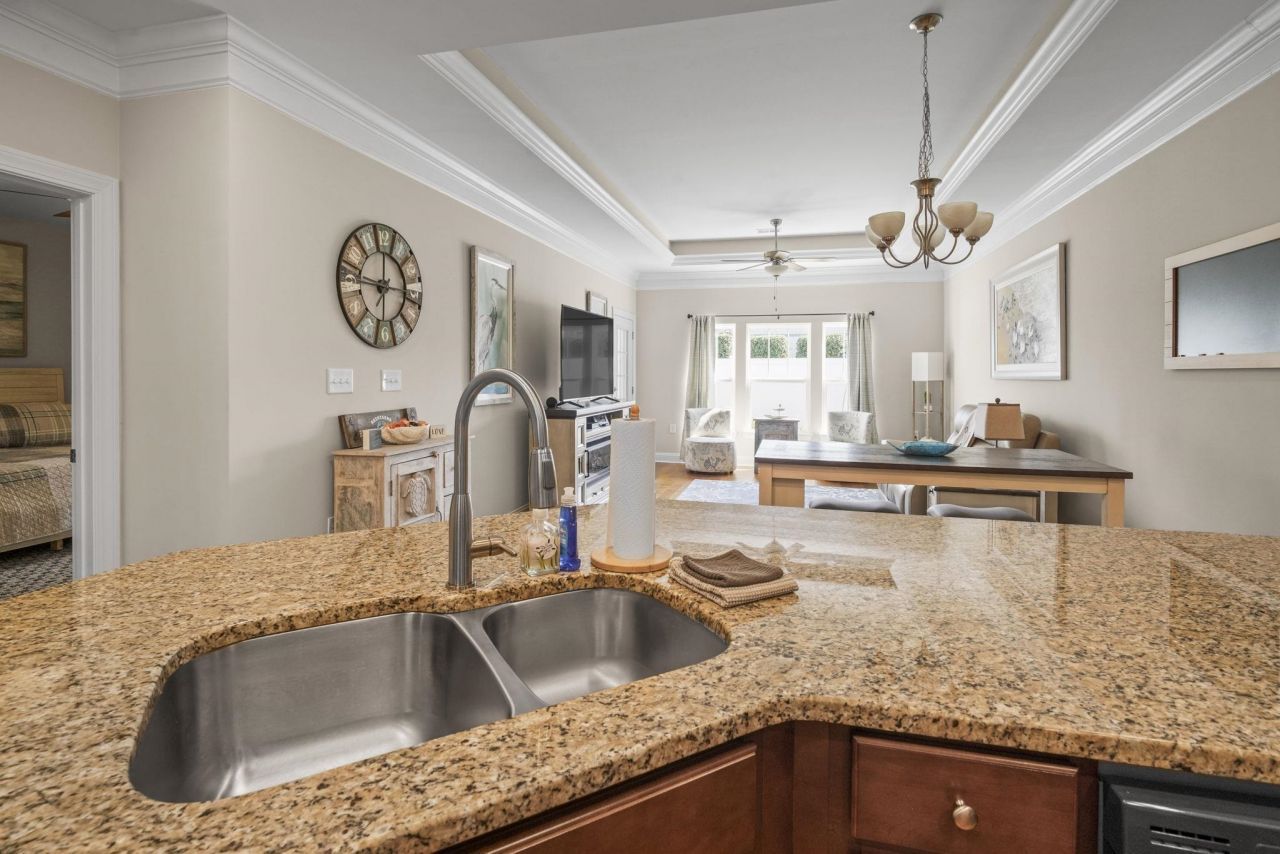 231 Je Edward Dr. Photo 7