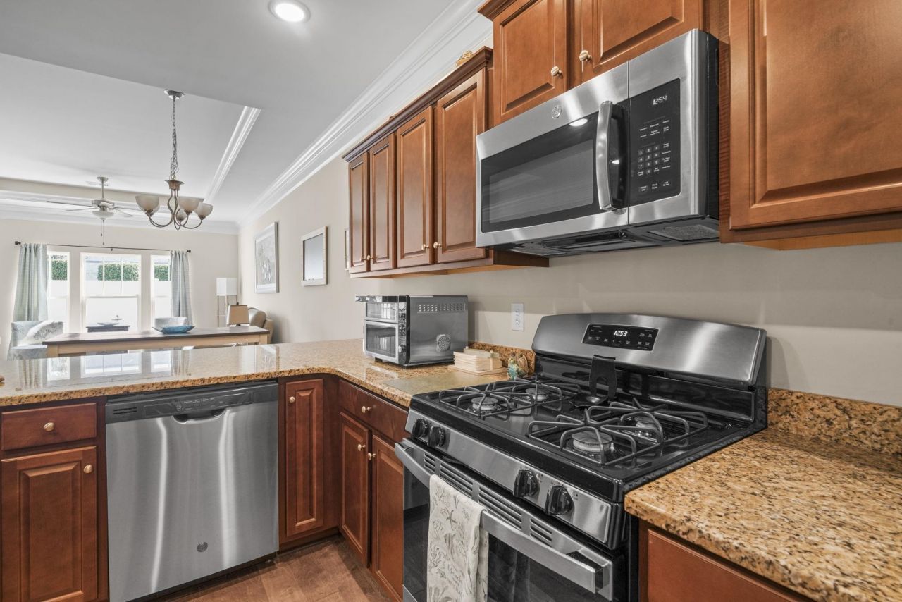 231 Je Edward Dr. Photo 8