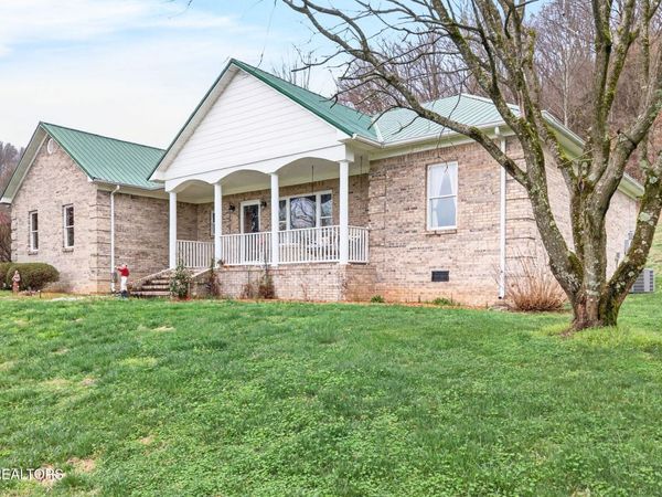 444 Mackie Rd, Sparta, TN 38583