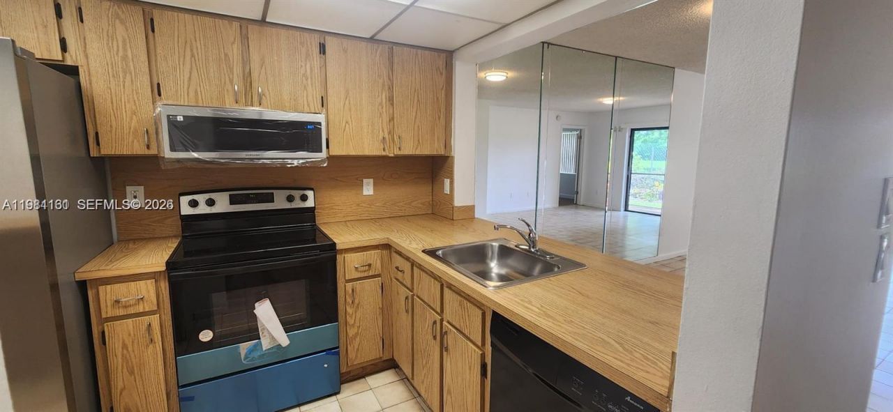 880 NE 207th Ter , Unit 104-10, Miami, FL 33179 Photo