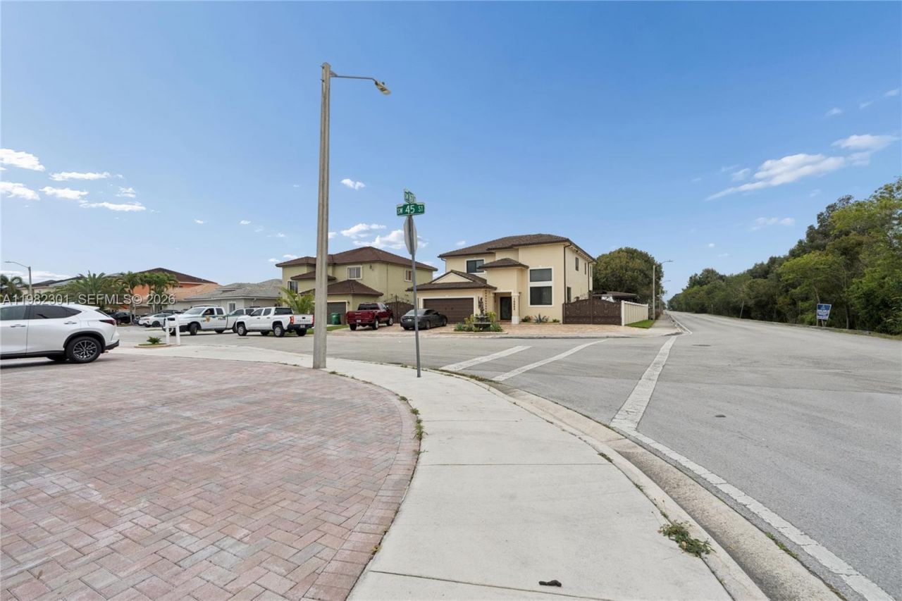 168xx 45th St, Miami, FL 33185 Photo