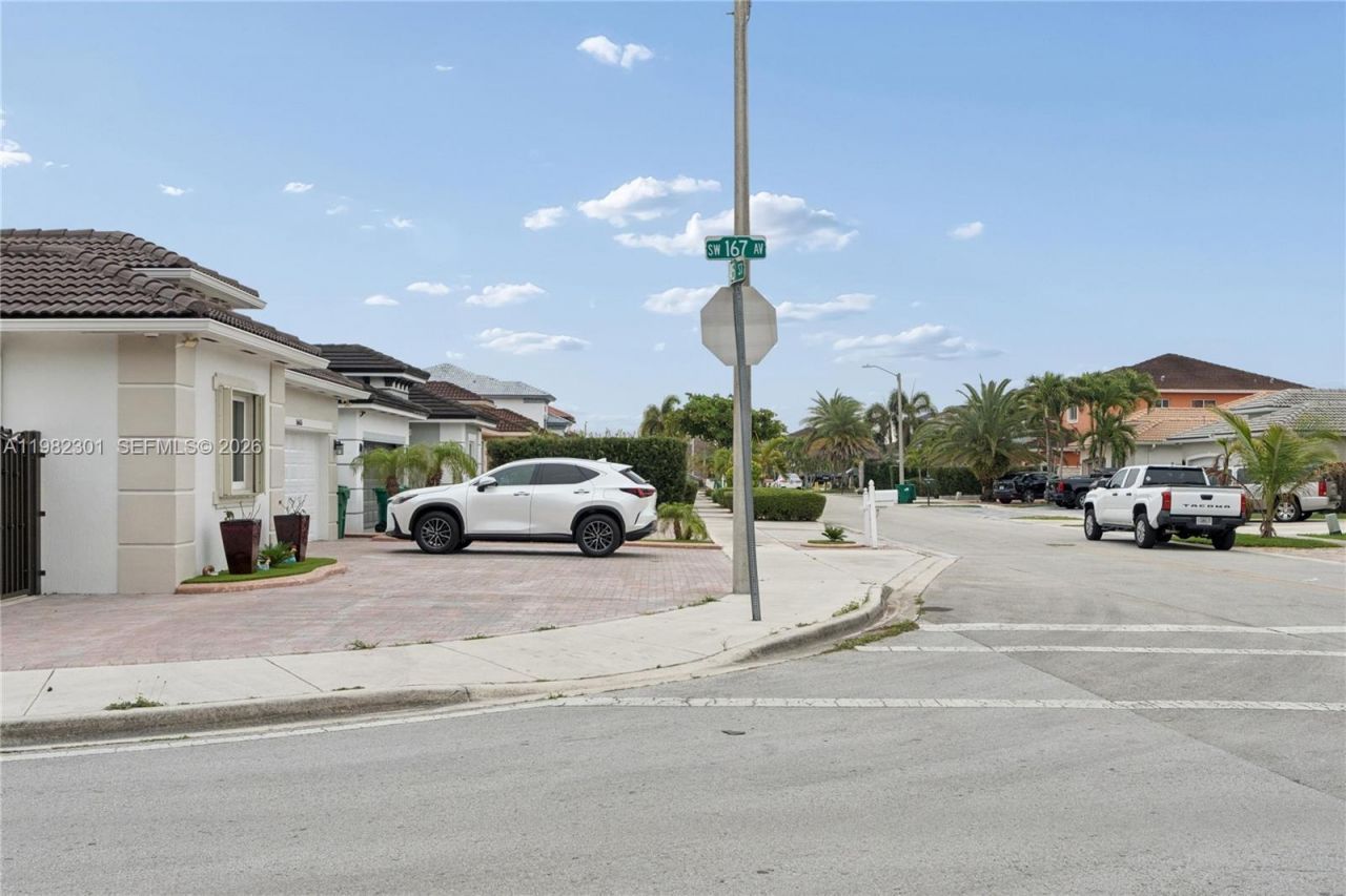 168xx 45th St, Miami, FL 33185 Photo