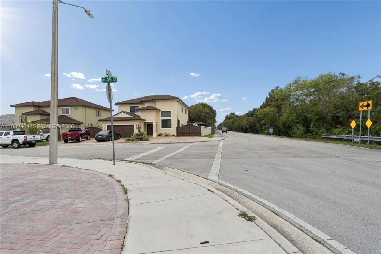 168xx 45th St, Miami, FL 33185 Photo