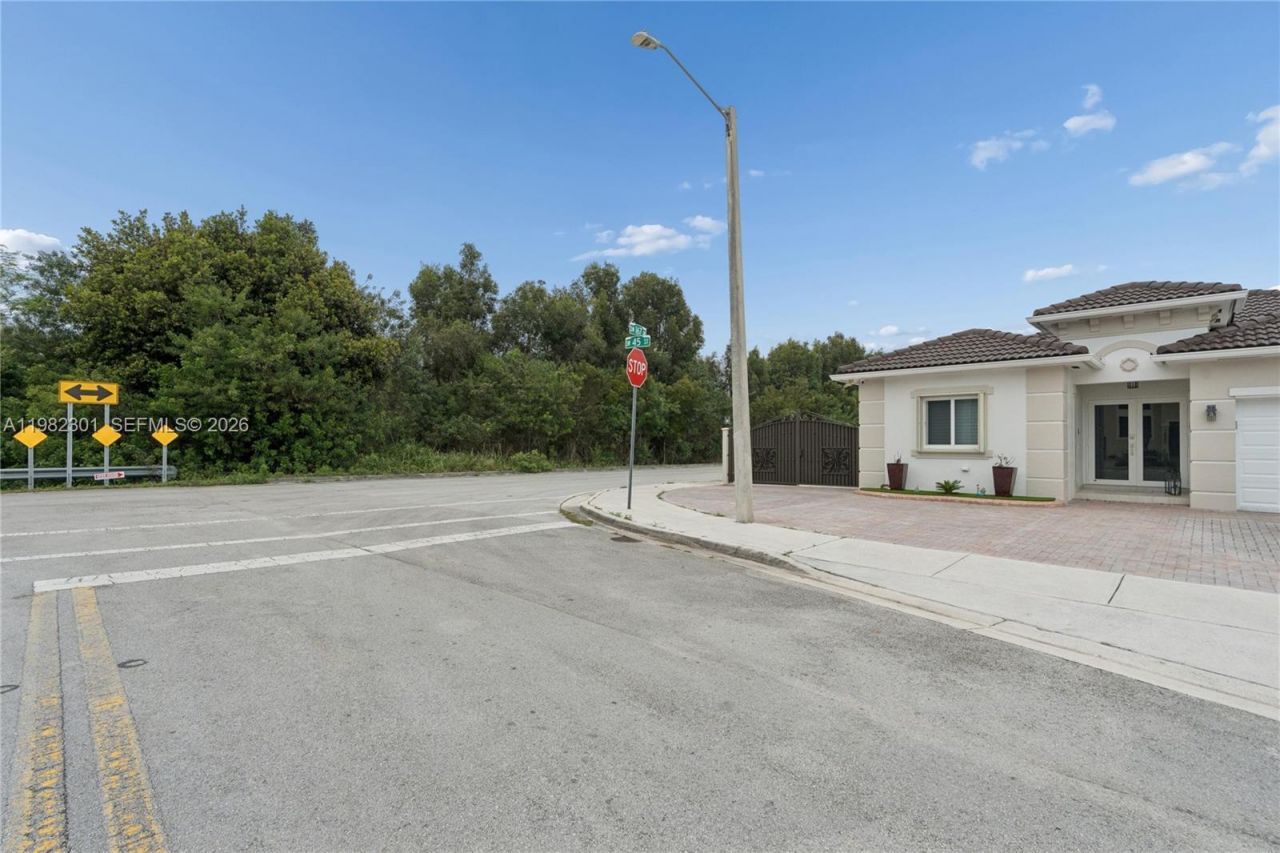 168xx 45th St, Miami, FL 33185 Photo