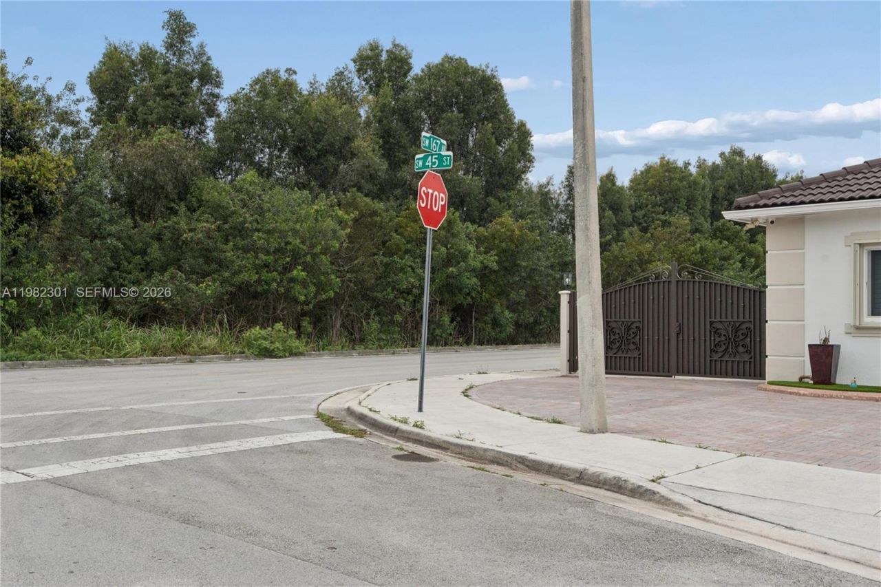 168xx 45th St, Miami, FL 33185 Photo