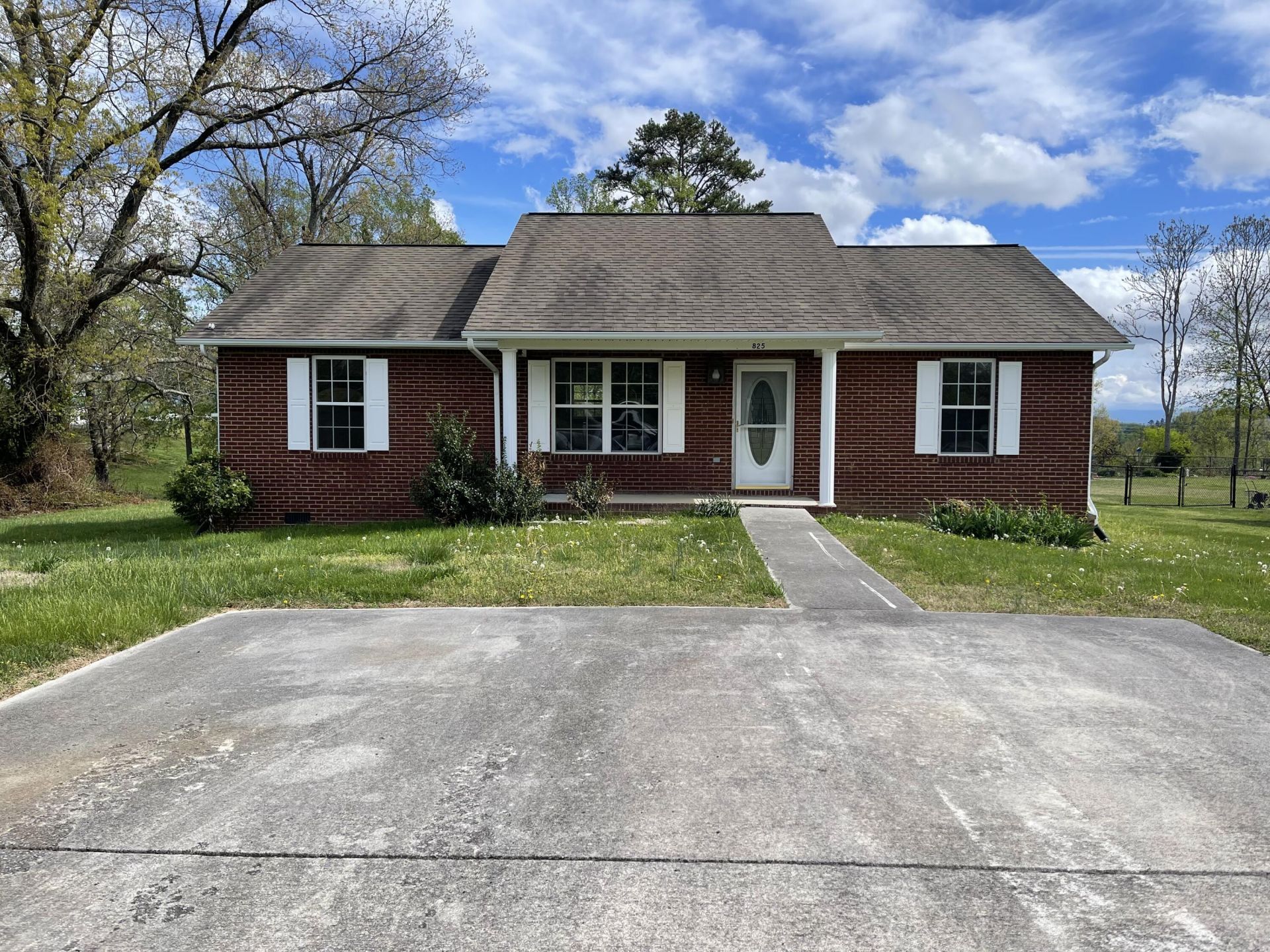 825 Quiet Oaks Way, Dandridge, TN 37725 Main Photo