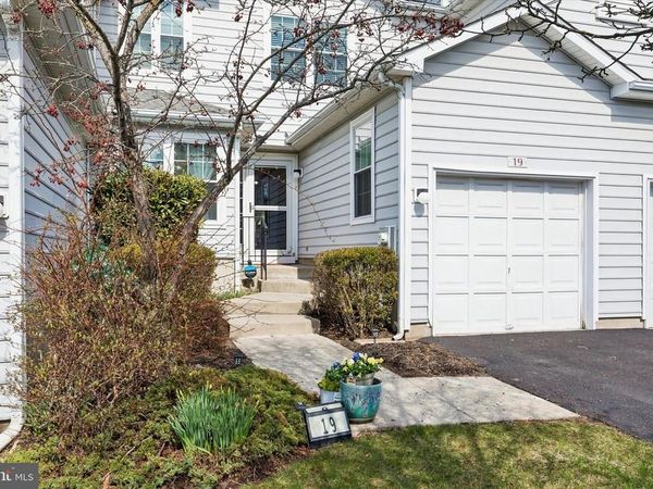 19 VICTORIA CIRCLE, COLLEGEVILLE, PA 19426
