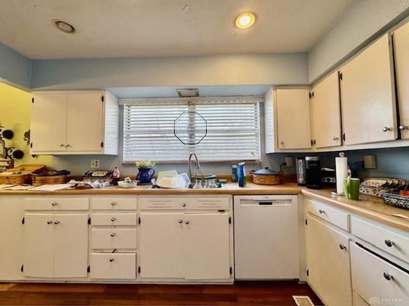 100 Green Valley Drive, Enon Vlg, OH 45323 Photo 22