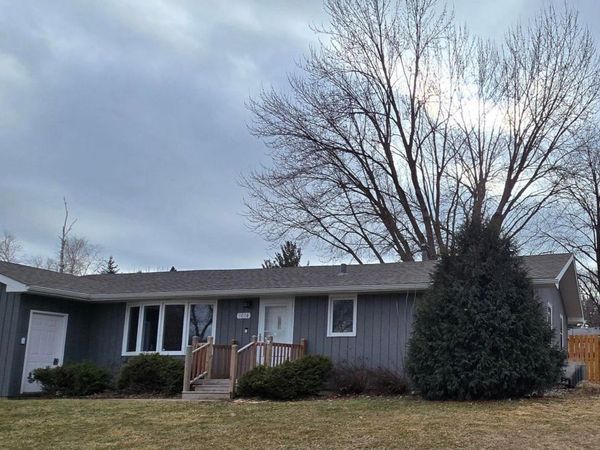 1014 Maplehill Drive, Albert Lea, MN 56007