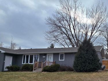 1014 Maplehill Drive, Albert Lea, MN 56007