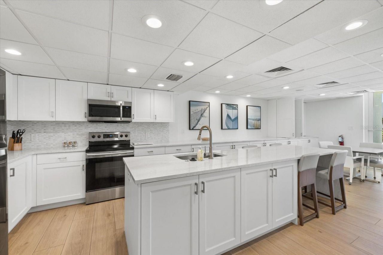 3240 Gulf Of Mexico Drive , Unit B402, Longboat Key, FL 34228 Photo