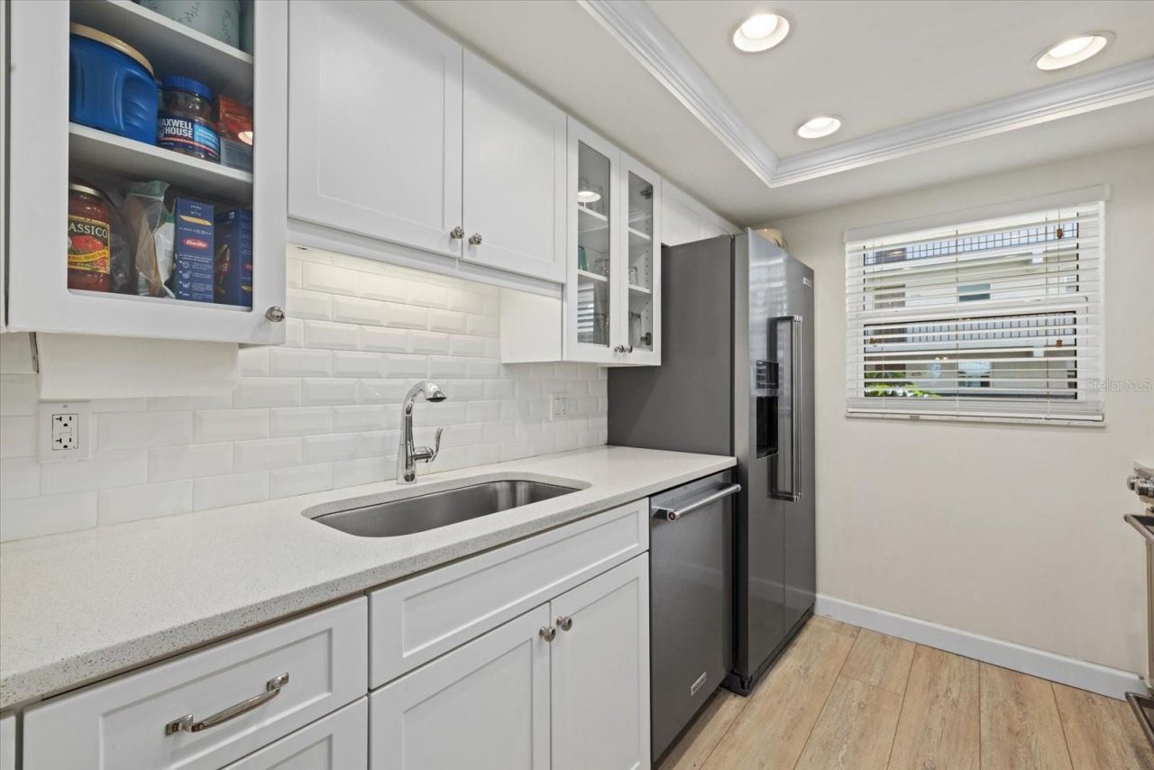 3240 Gulf Of Mexico Drive , Unit B402, Longboat Key, FL 34228 Photo