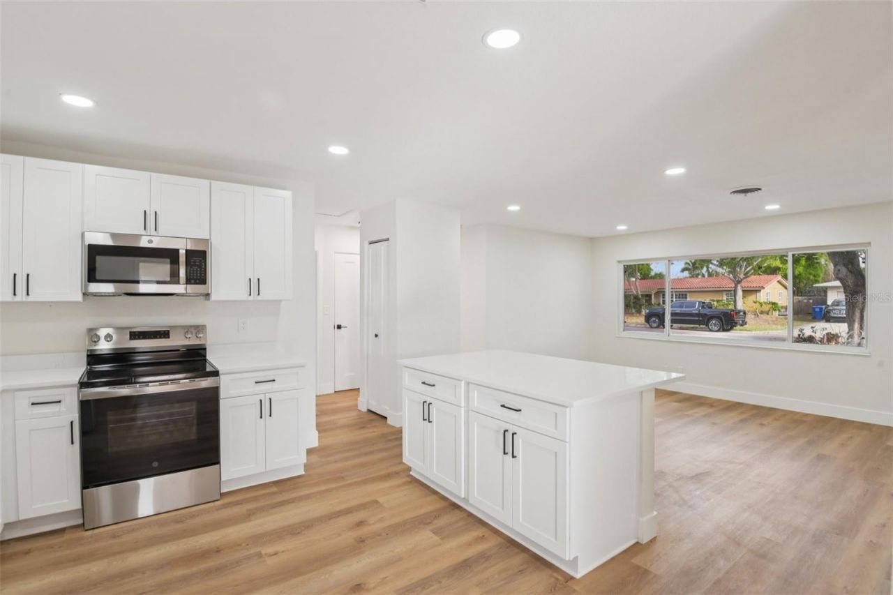 920 43rd Avenue Ne, Saint Petersburg, FL 33703 Photo