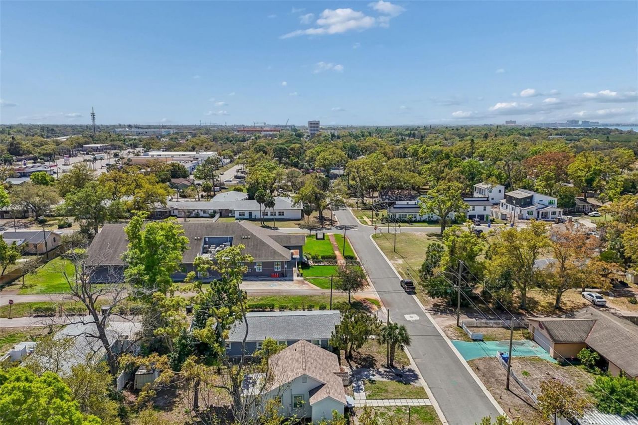 1916 35th Street S, Saint Petersburg, FL 33711 Photo