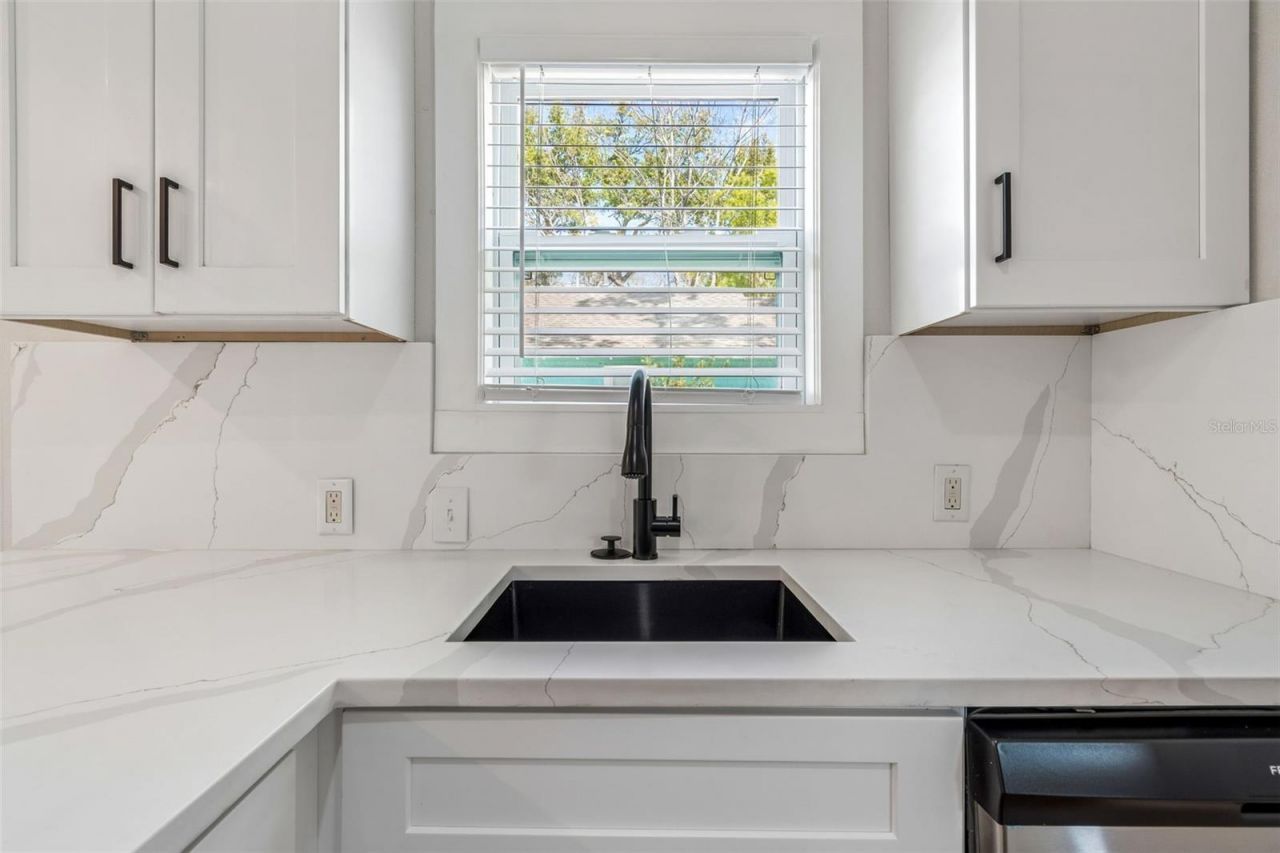 1916 35th Street S, Saint Petersburg, FL 33711 Photo