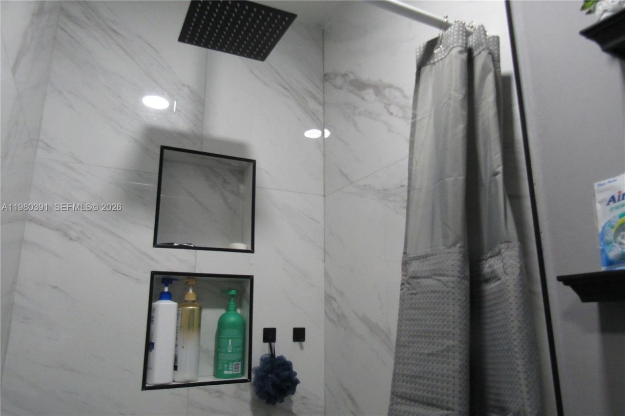 2223 NW 32nd St, Miami, FL 33142 Photo