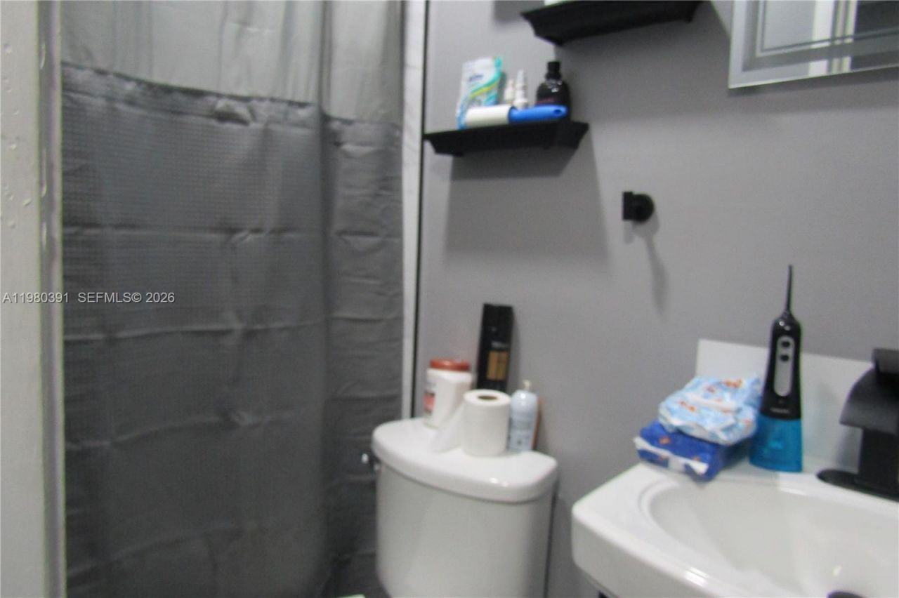 2223 NW 32nd St, Miami, FL 33142 Photo