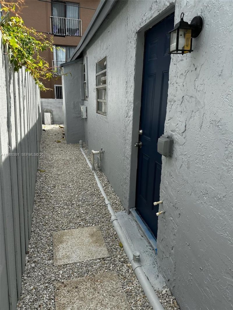 2223 NW 32nd St, Miami, FL 33142 Photo