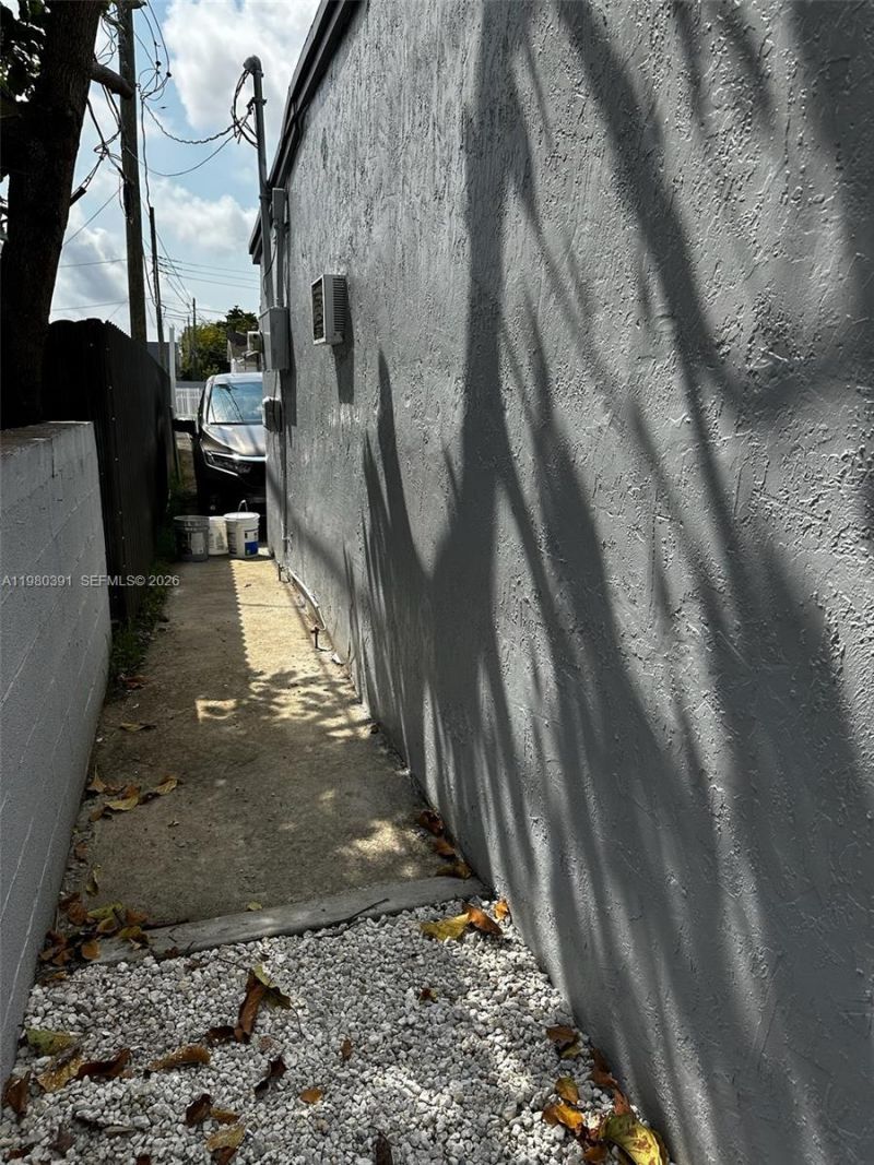 2223 NW 32nd St, Miami, FL 33142 Photo