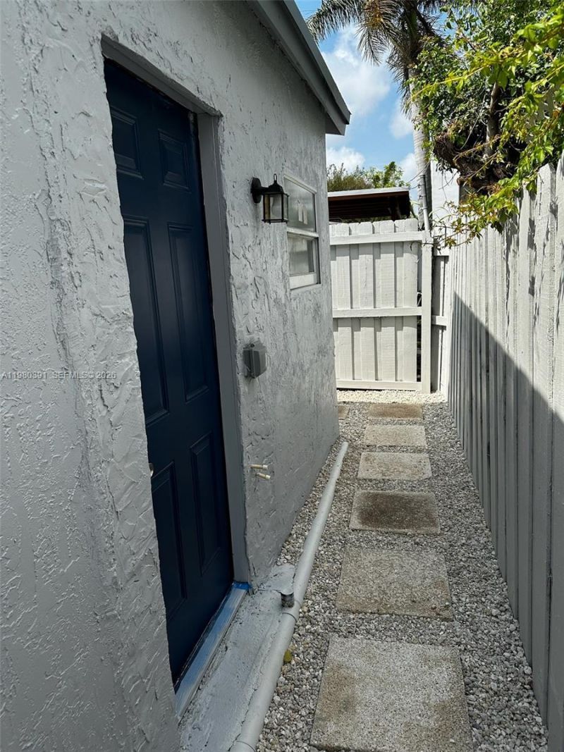 2223 NW 32nd St, Miami, FL 33142 Photo