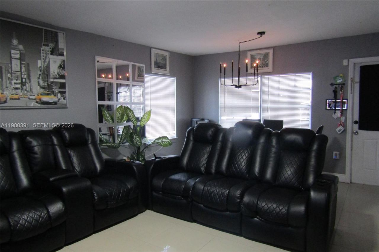 2223 NW 32nd St, Miami, FL 33142 Photo