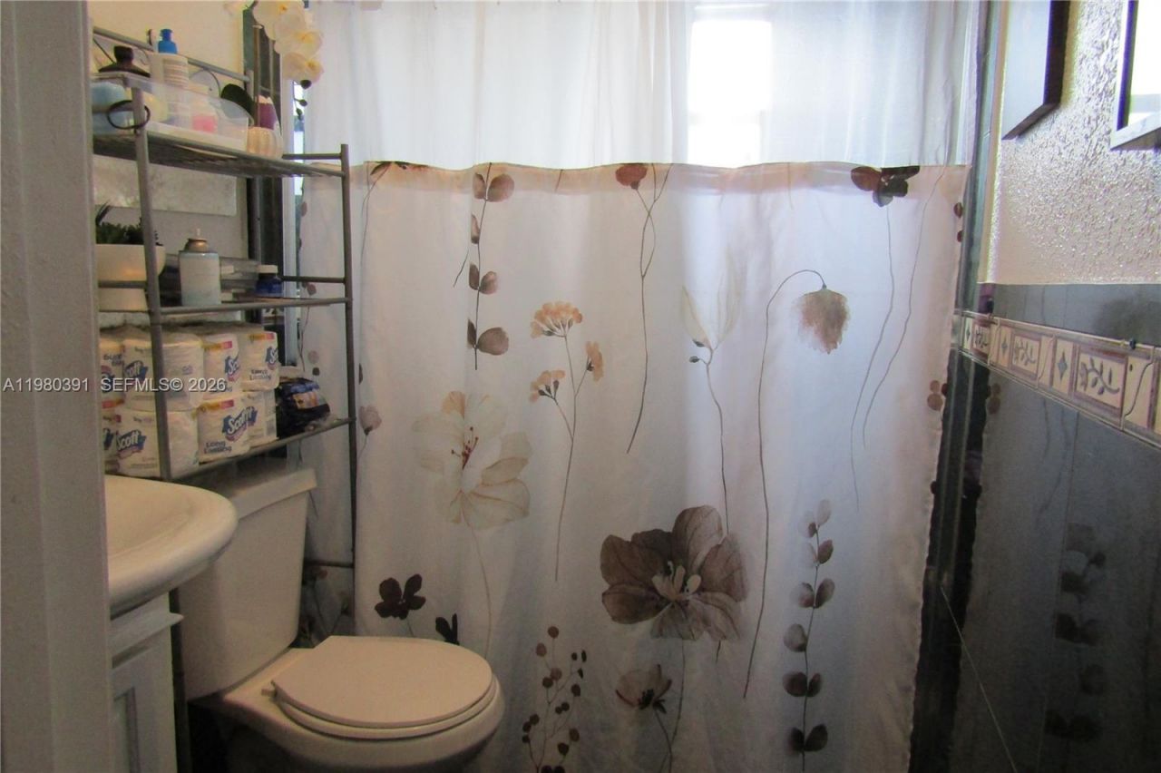 2223 NW 32nd St, Miami, FL 33142 Photo