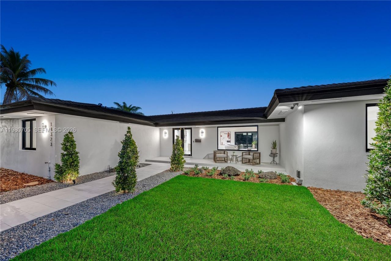 14323 SW 80th Ave , Palmetto Bay, FL 33158 Photo