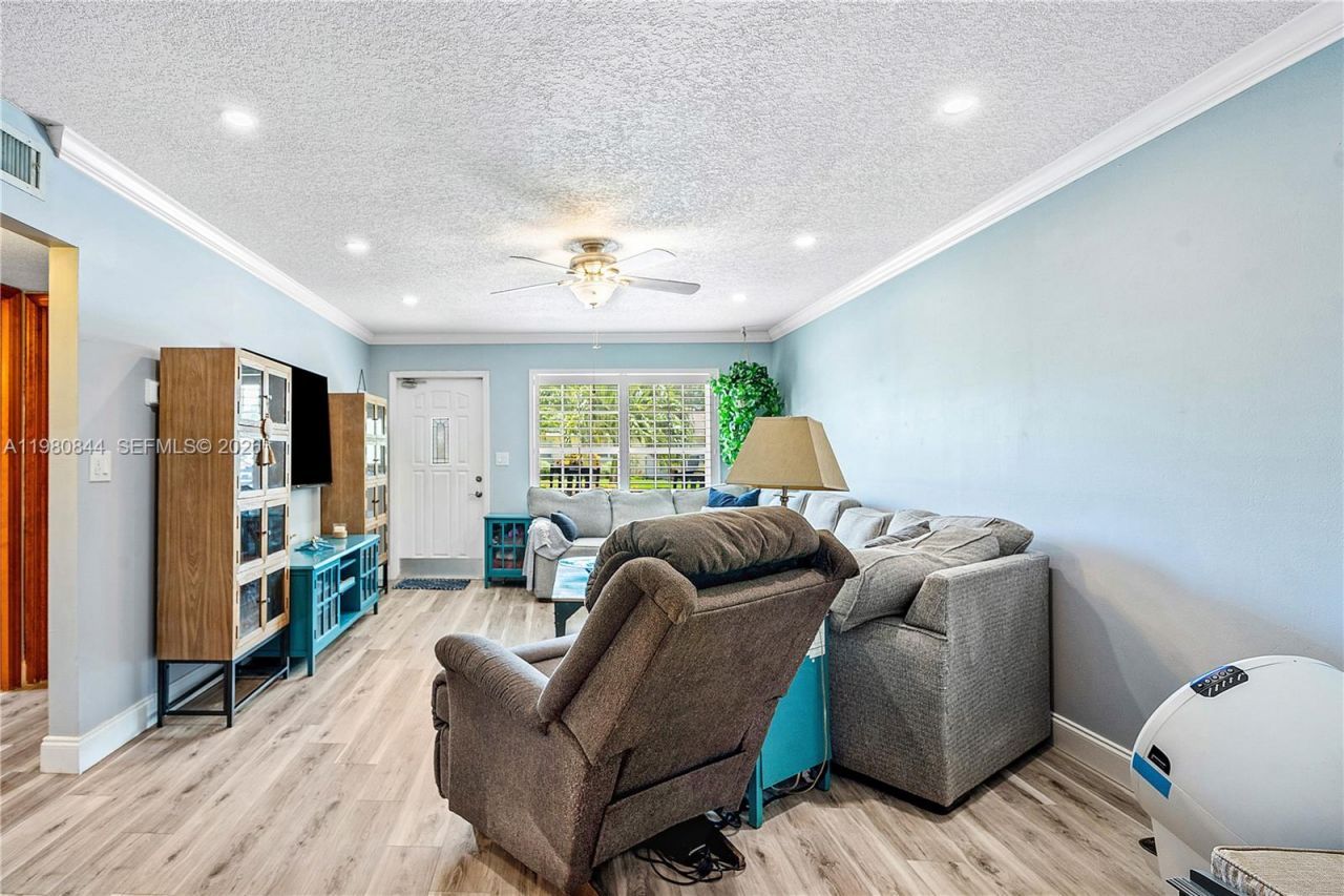 3127 NW 68th St, Fort Lauderdale, FL 33309 Photo