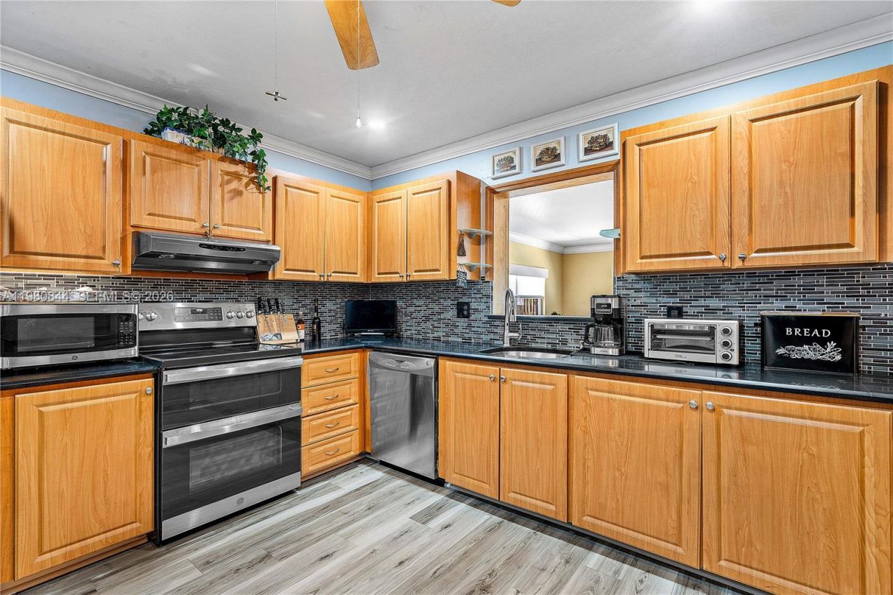 3127 NW 68th St, Fort Lauderdale, FL 33309 Photo