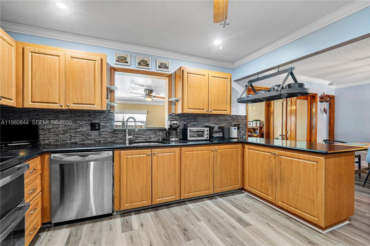 3127 NW 68th St, Fort Lauderdale, FL 33309 Photo