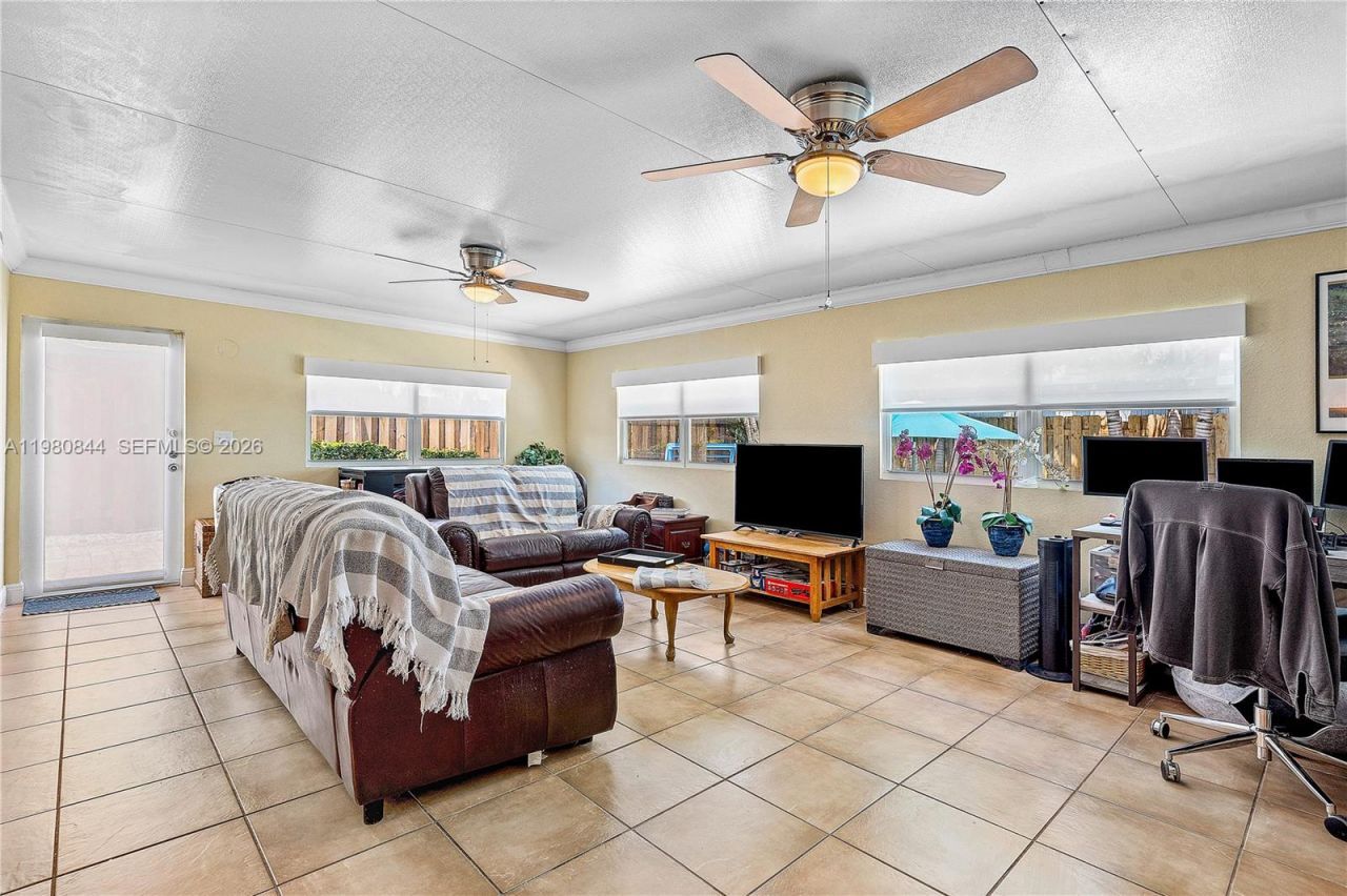 3127 NW 68th St, Fort Lauderdale, FL 33309 Photo