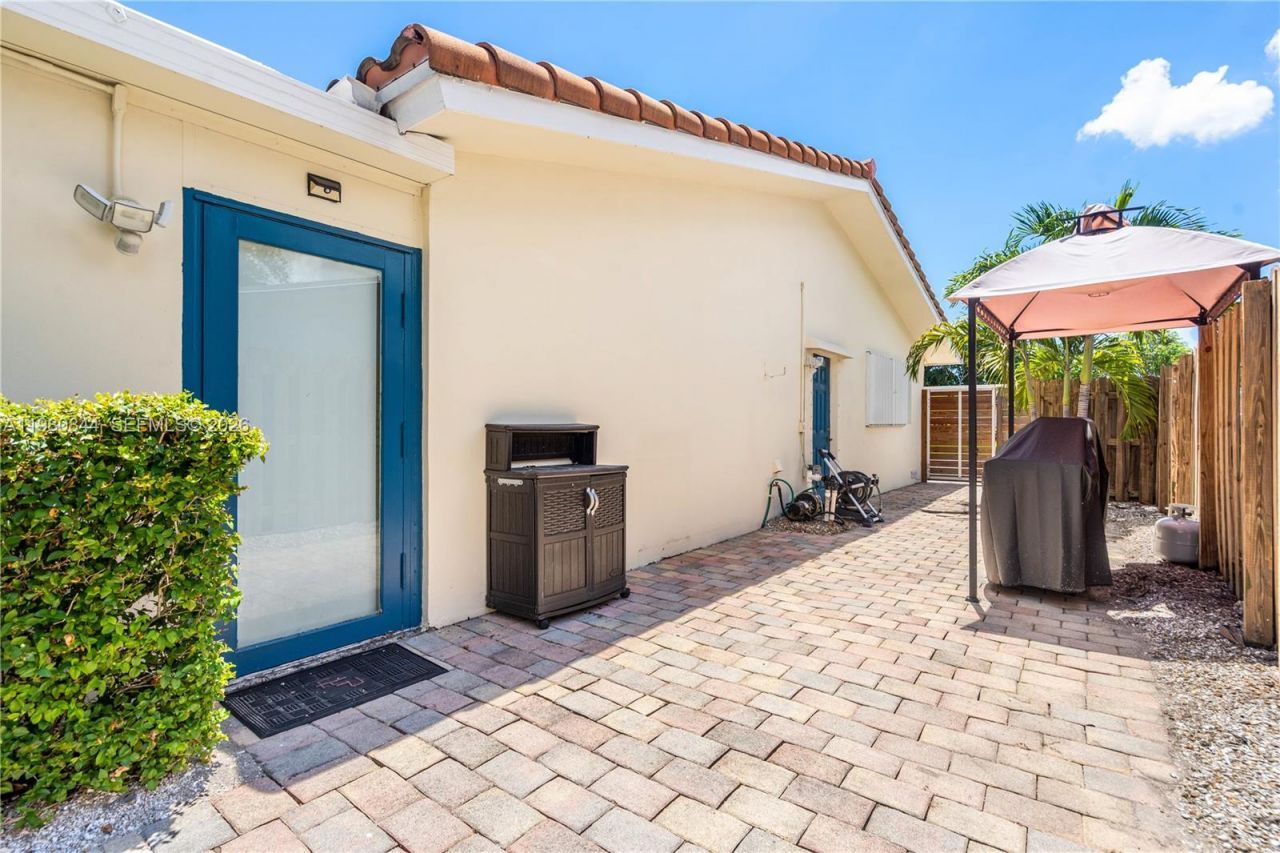 3127 NW 68th St, Fort Lauderdale, FL 33309 Photo