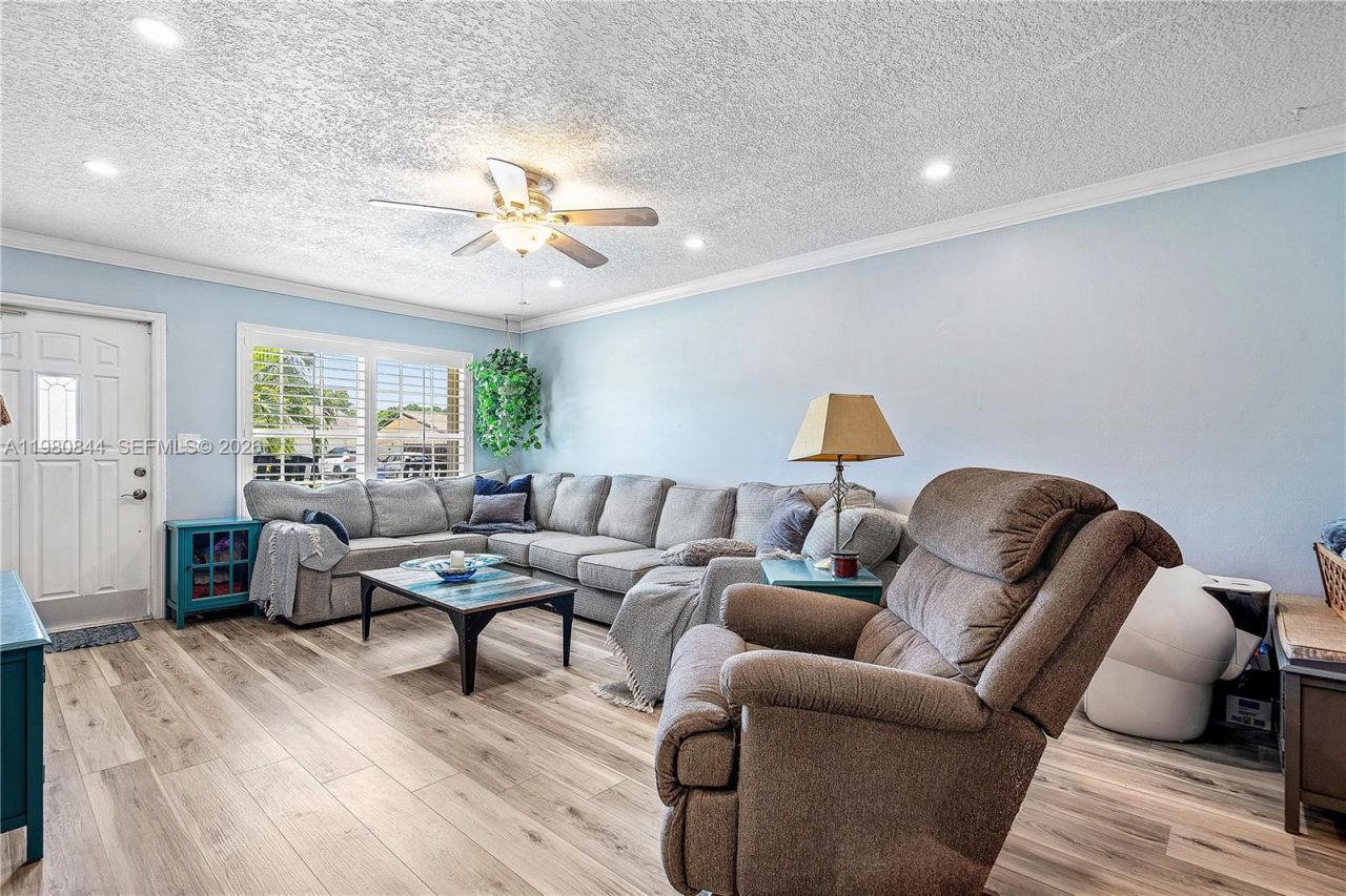 3127 NW 68th St, Fort Lauderdale, FL 33309 Photo