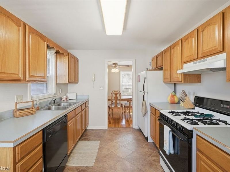 2627 Overbrook Road, Cuyahoga Falls, OH 44221 Photo 14