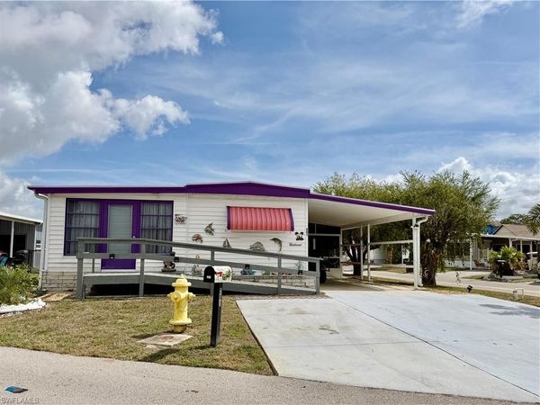 201 Captains WALK, NORTH FORT MYERS, FL 33917