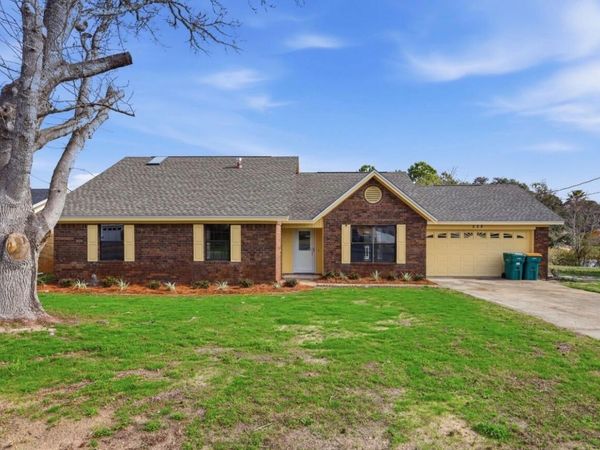 228 Lakeside Lane, Mary Esther, FL 32569