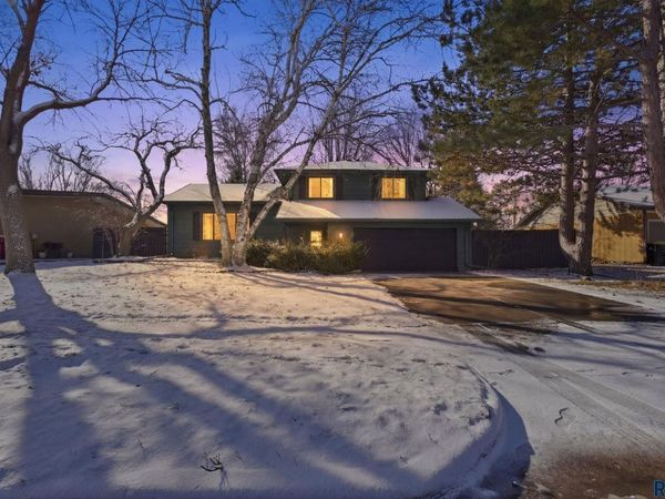 1509 E 54th St, Sioux Falls, SD 57103