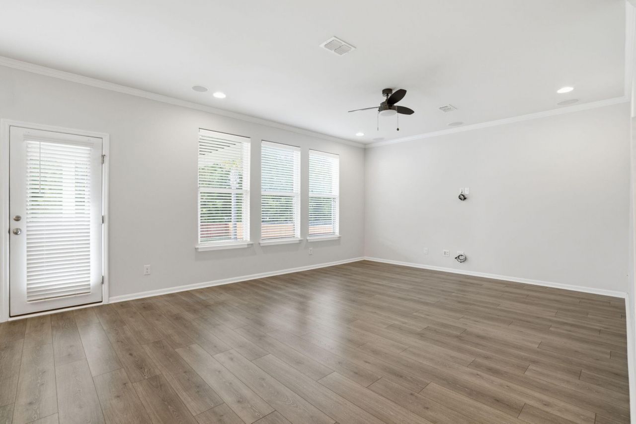 416 Northern Red Oak Drive Photo 12