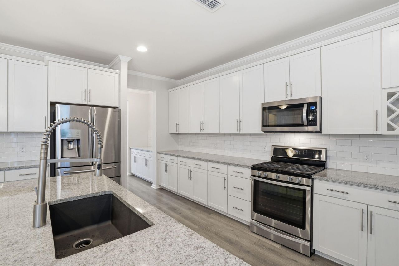 416 Northern Red Oak Drive Photo 6