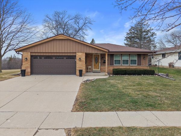 5826 Sugarbush Ln, Greendale, WI 53129
