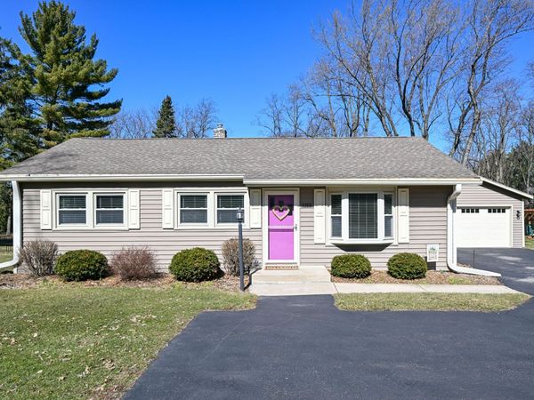 1213 Main St, Delafield, WI 53018