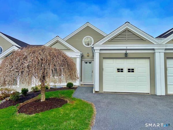 8 Saint George, Unit 8, Newtown, CT 06482