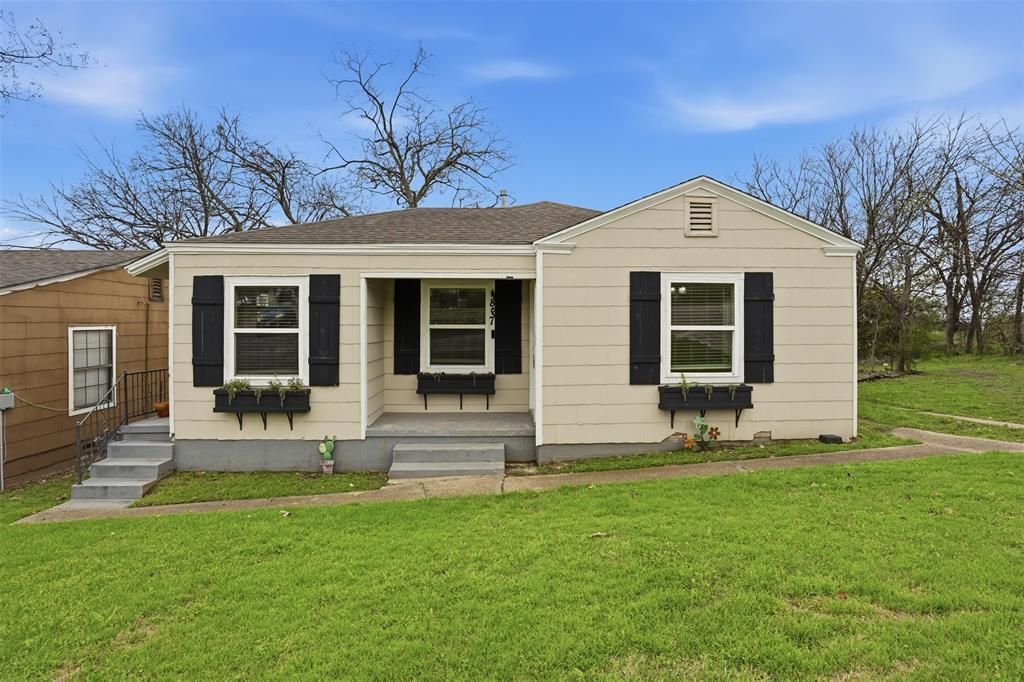 4867 Lawther Drive, River Oaks, TX 76114 Main Photo