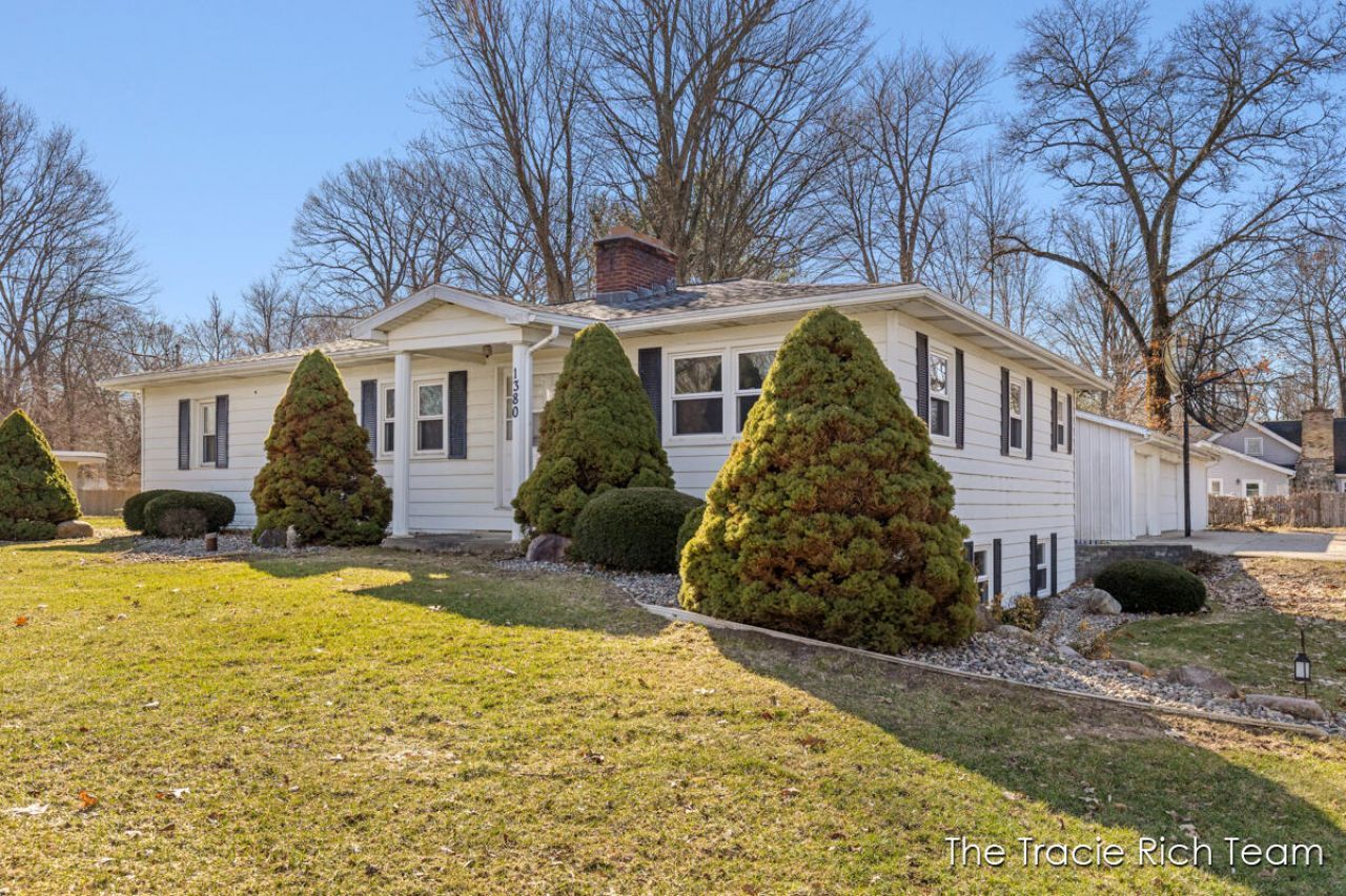 1380 Lake Michigan Drive Nw, Grand Rapids, MI 49534 Main Photo