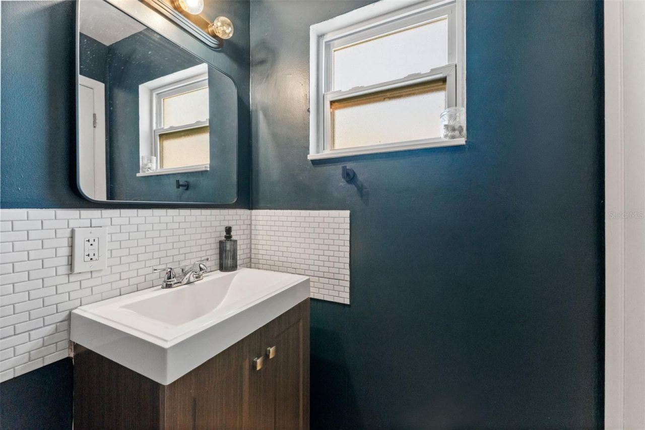 251 Davison Avenue Ne, Saint Petersburg, FL 33703 Photo