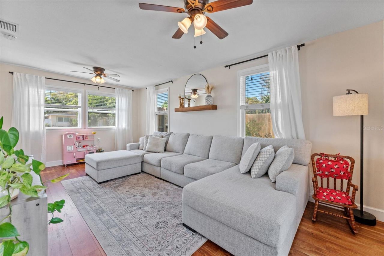 251 Davison Avenue Ne, Saint Petersburg, FL 33703 Photo