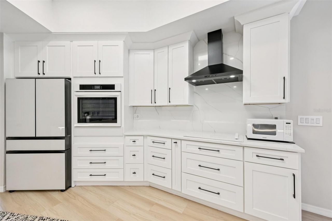 4719 Meadowview Circle, Sarasota, FL 34233 Photo