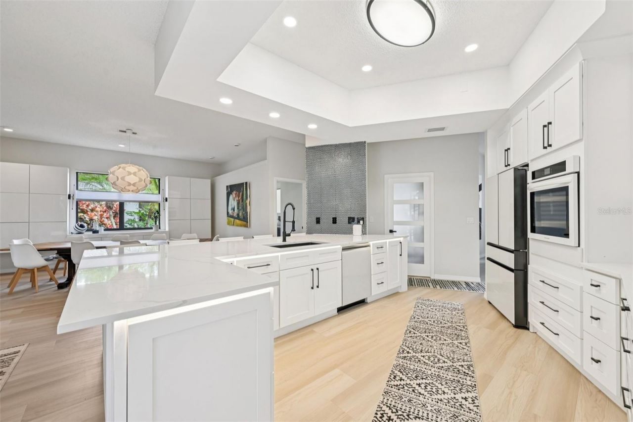 4719 Meadowview Circle, Sarasota, FL 34233 Photo