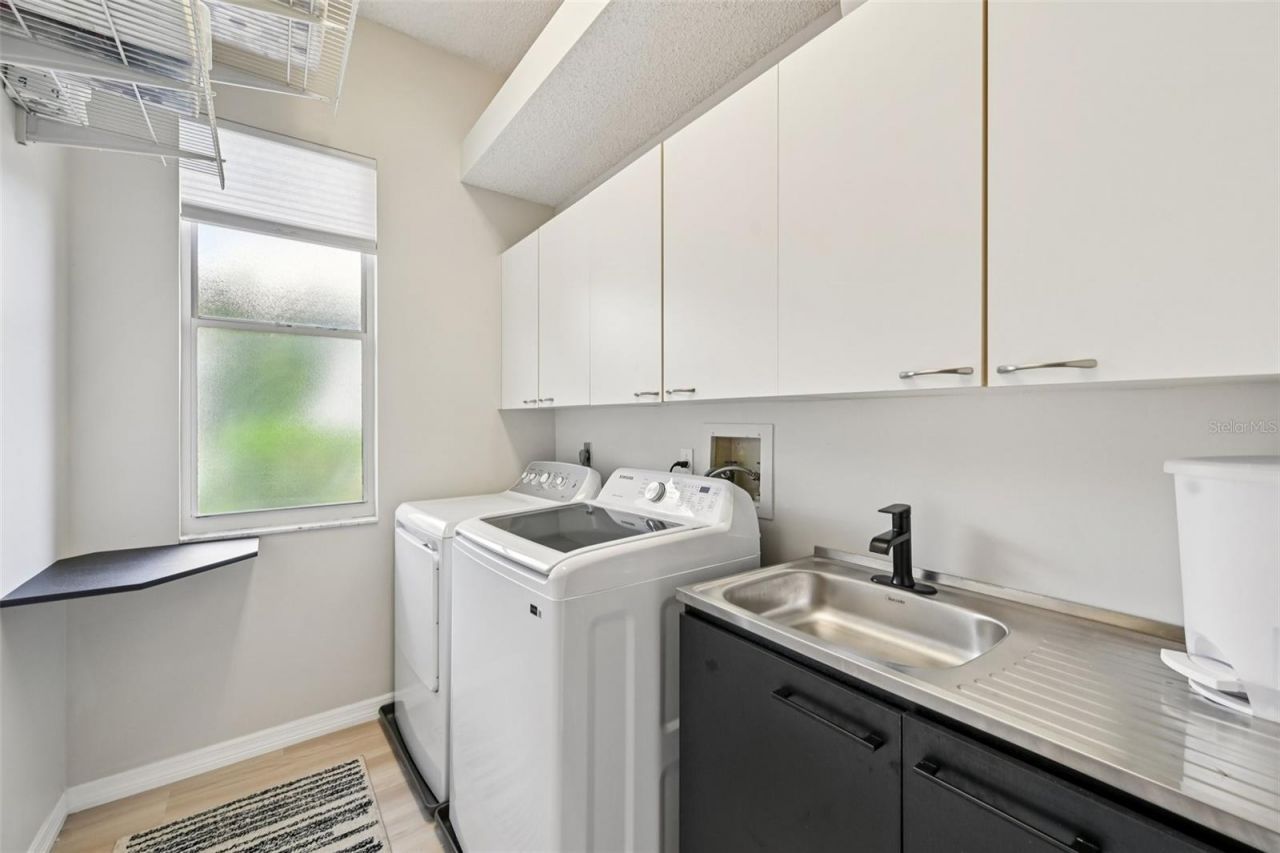 4719 Meadowview Circle, Sarasota, FL 34233 Photo