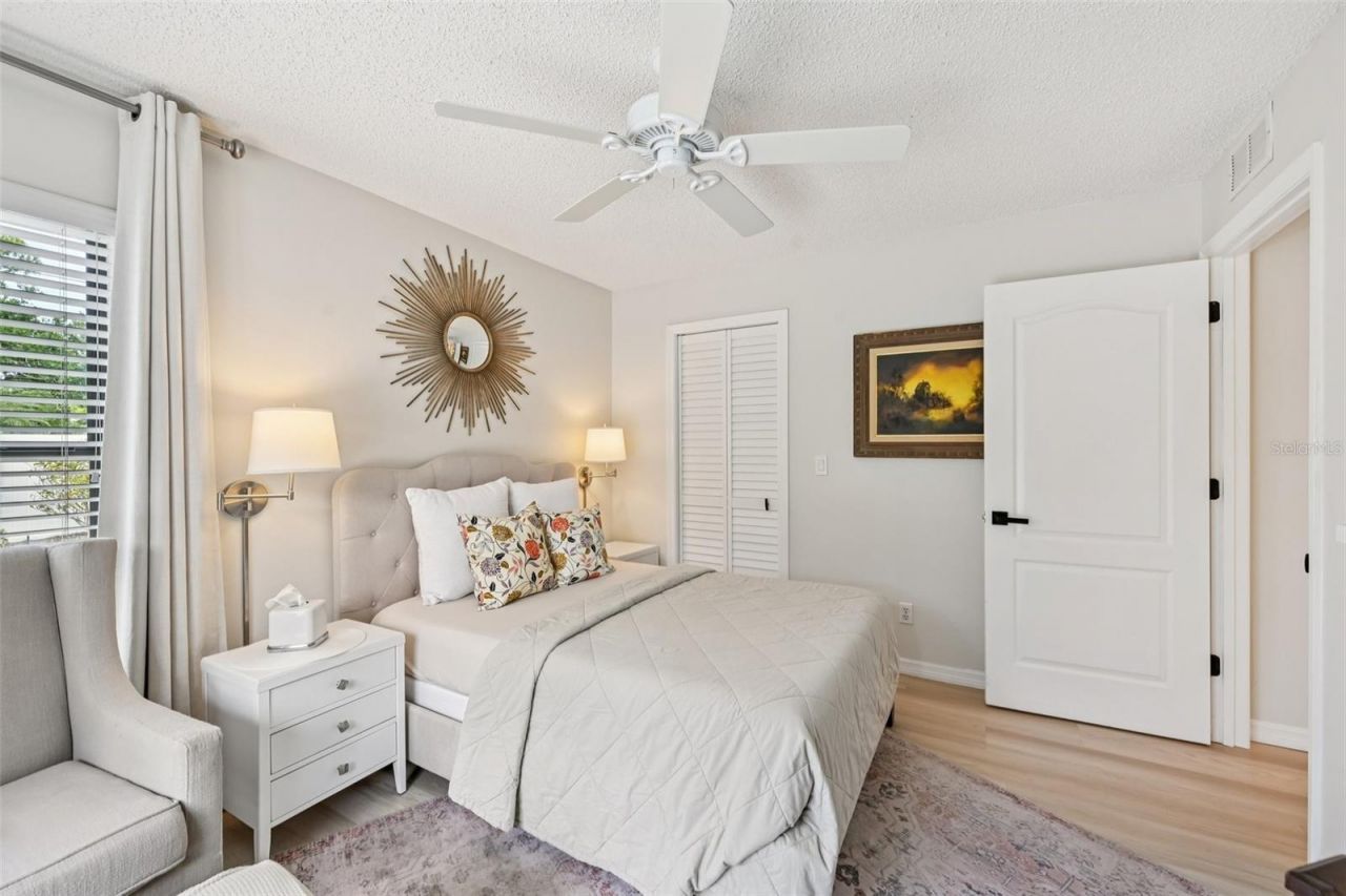 4719 Meadowview Circle, Sarasota, FL 34233 Photo